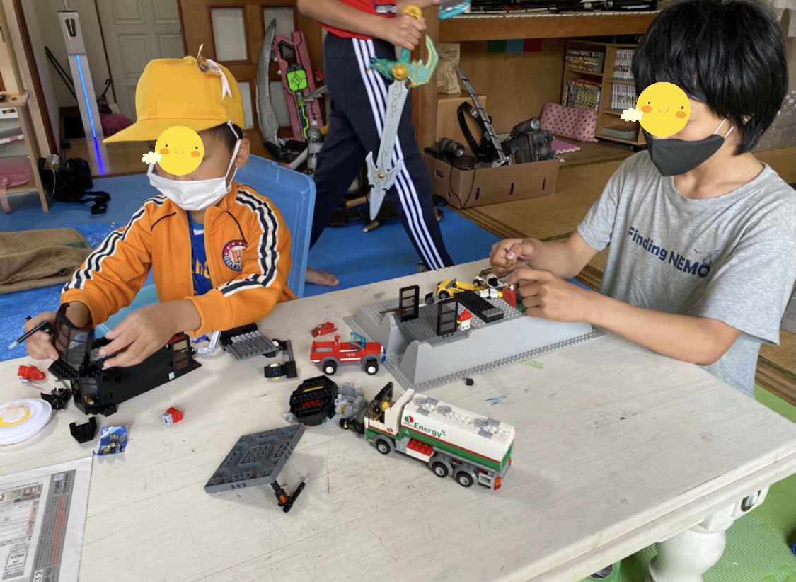 74A9E9A5-64C4-40B2-8C5B-7B9AA1B950B7